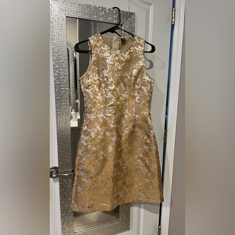 NWOT SHEIN Never Worn Gold and Champagne Jacquard Shift Dress Size M 6